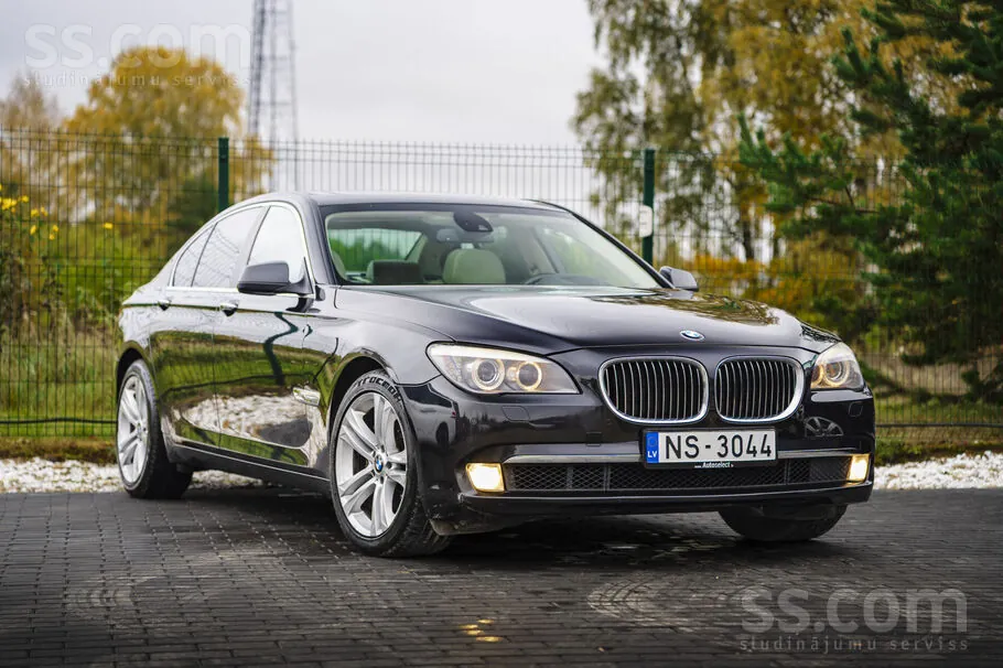 BMW 740 2012 photo 3