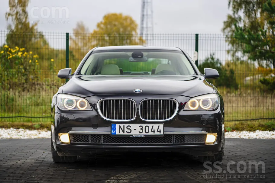 BMW 740 2012 photo 2