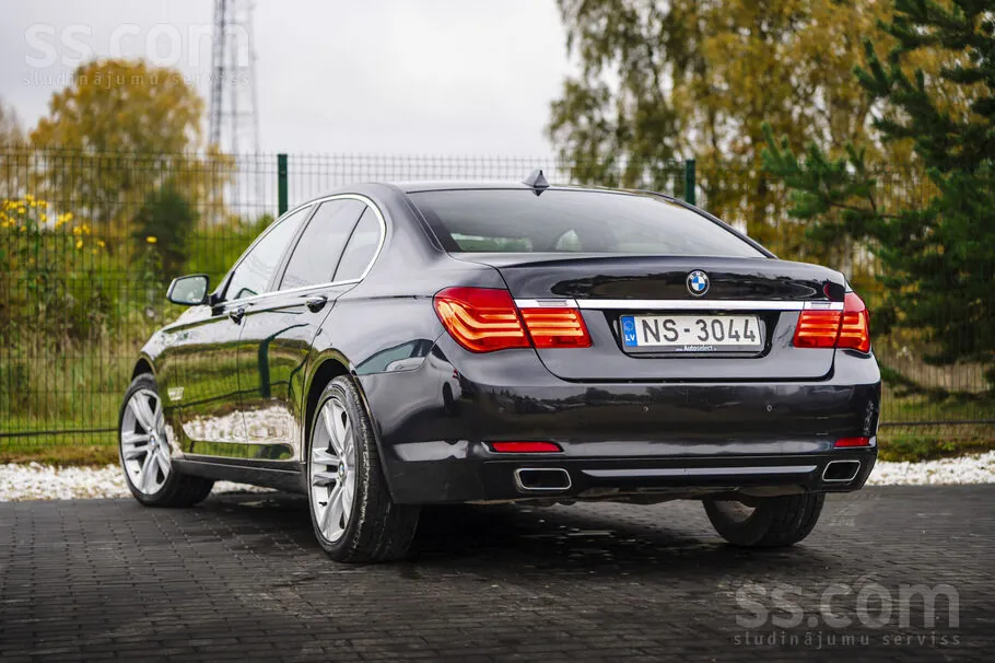 BMW 740 2012 photo 4