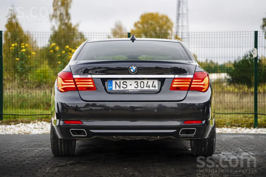 BMW 740 2012 photo 5