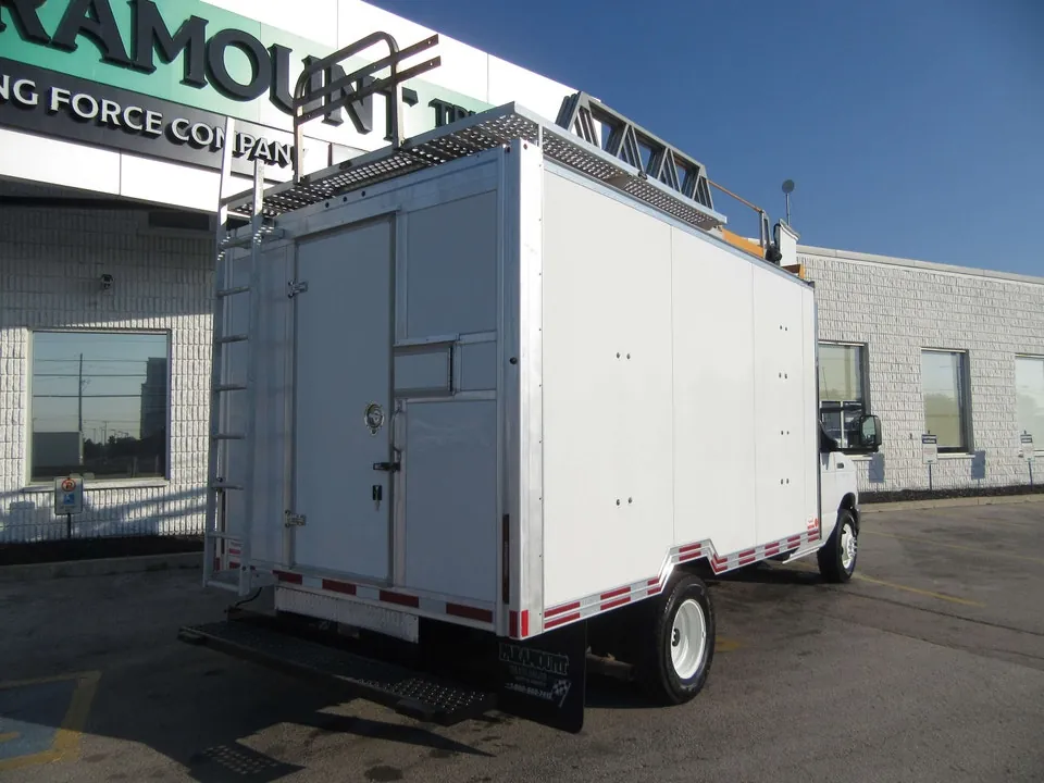 Ford E-450 Super Duty 2019 photo 3