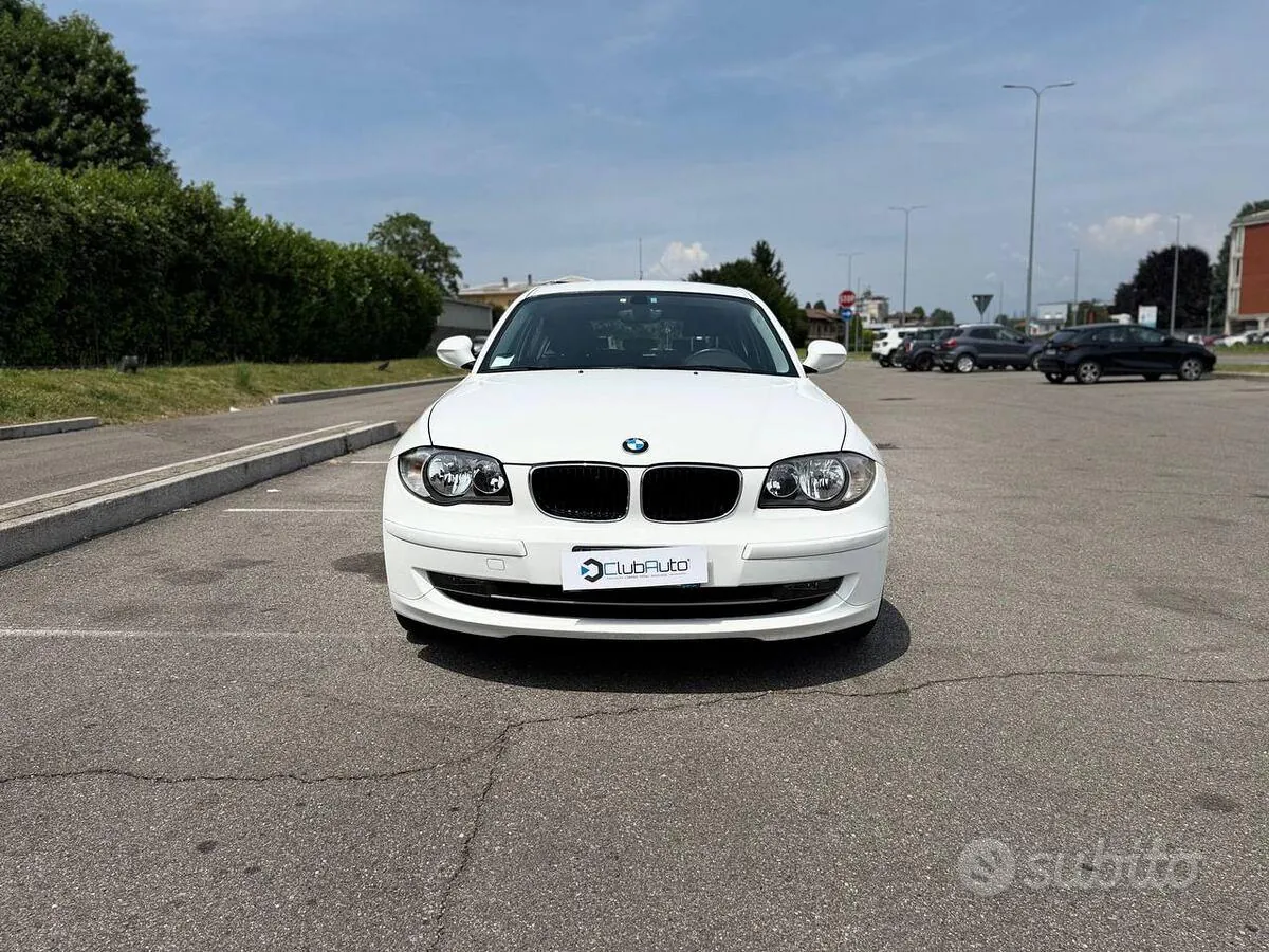 BMW 1 Series 2010 photo 2