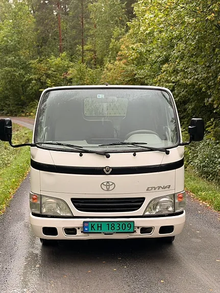 Toyota Dyna 2002 photo 2