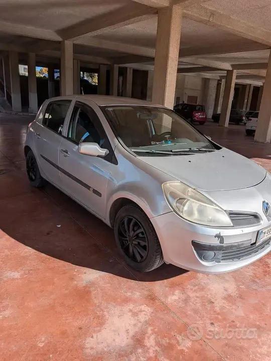 Renault Clio 2006 photo 2