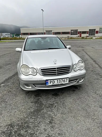 Mercedes-Benz C180 2004 photo 4