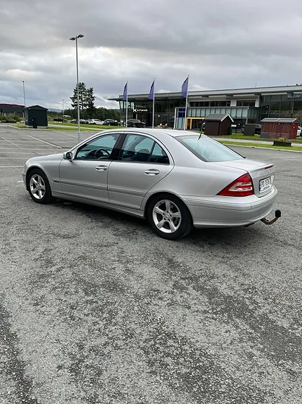 Mercedes-Benz C180 2004 photo 2