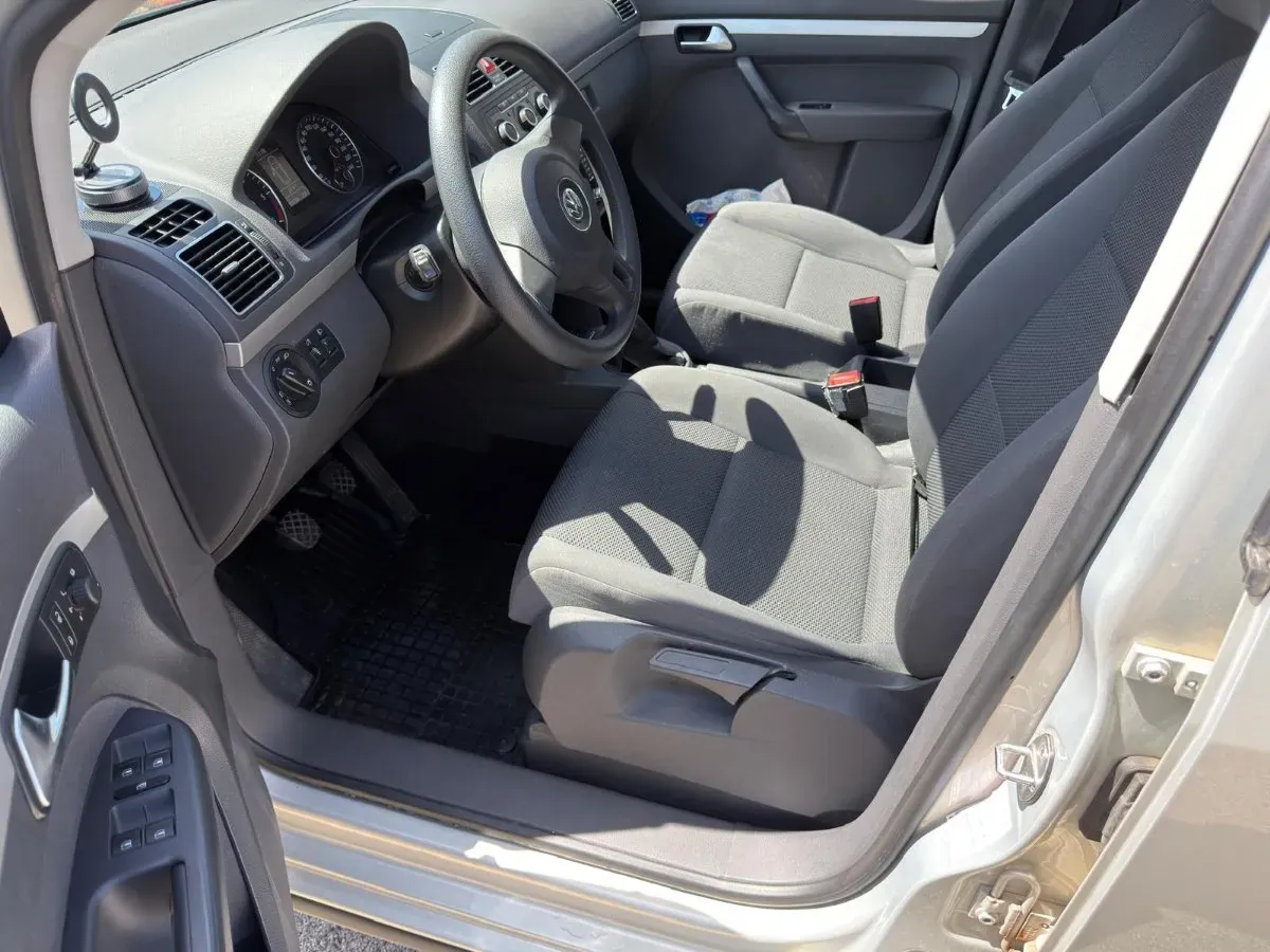 Volkswagen Touran 2014 photo 2