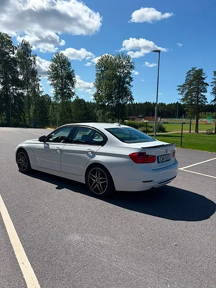 BMW 320D 2012 photo 2