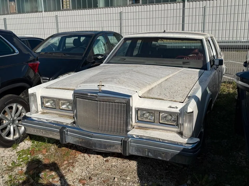 Lincoln Town Car