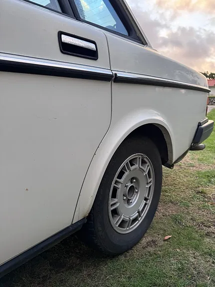 Volvo 240 1985 photo 5