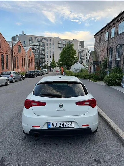 Alfa Romeo Giulietta 2011 photo 3