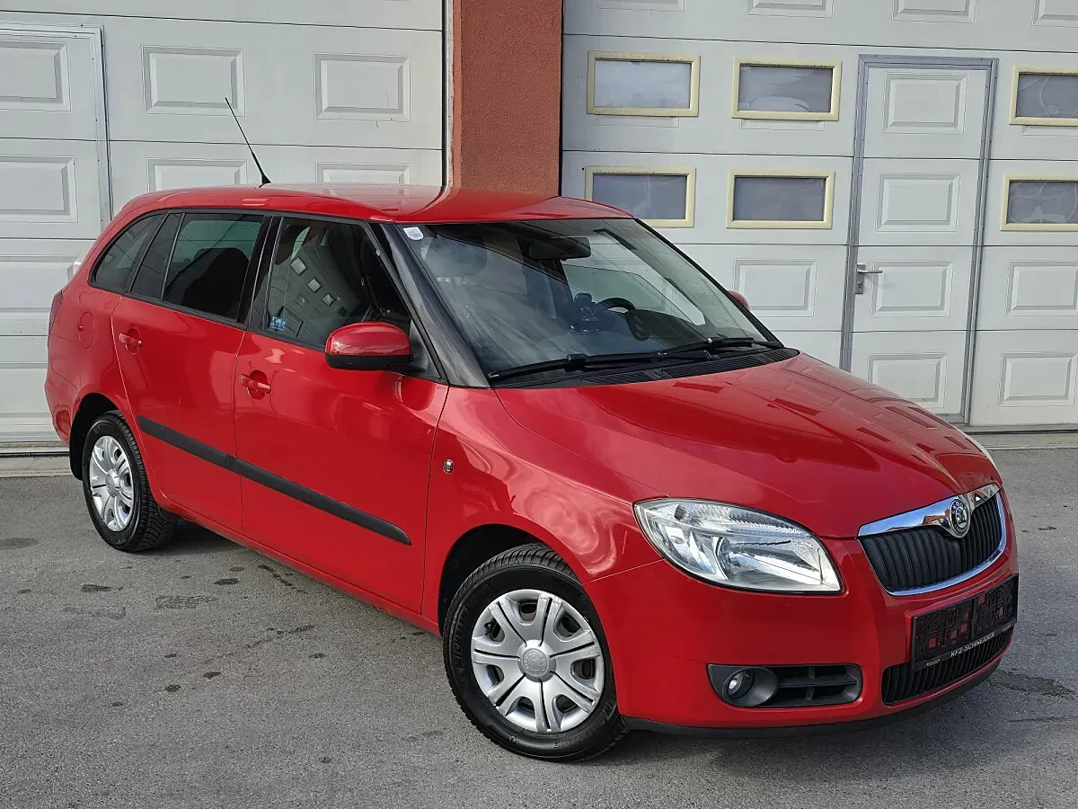 Skoda Fabia 2008 photo 2