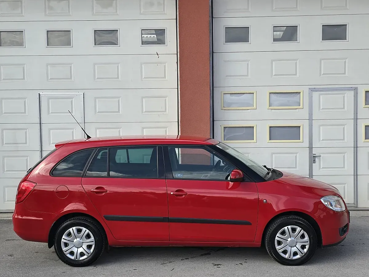 Skoda Fabia 2008 photo 3