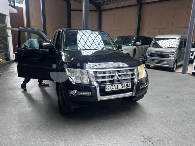 Mitsubishi Montero 2015 photo 2