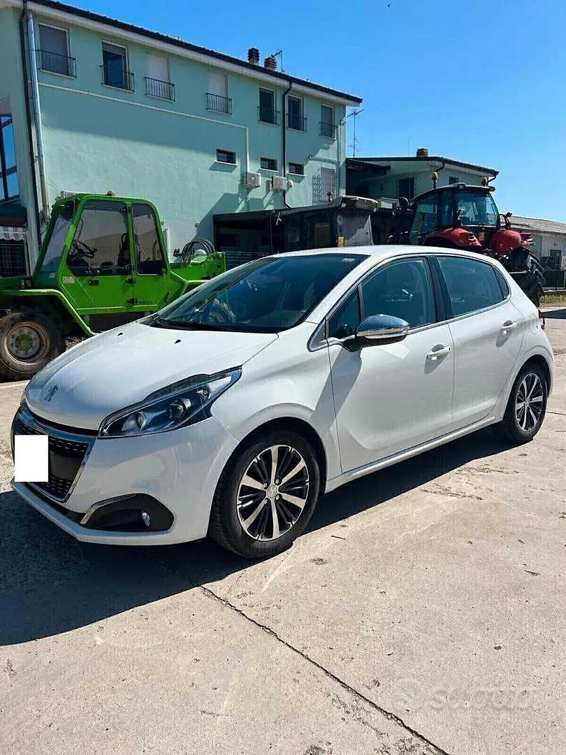 Peugeot 208 2016 photo 3