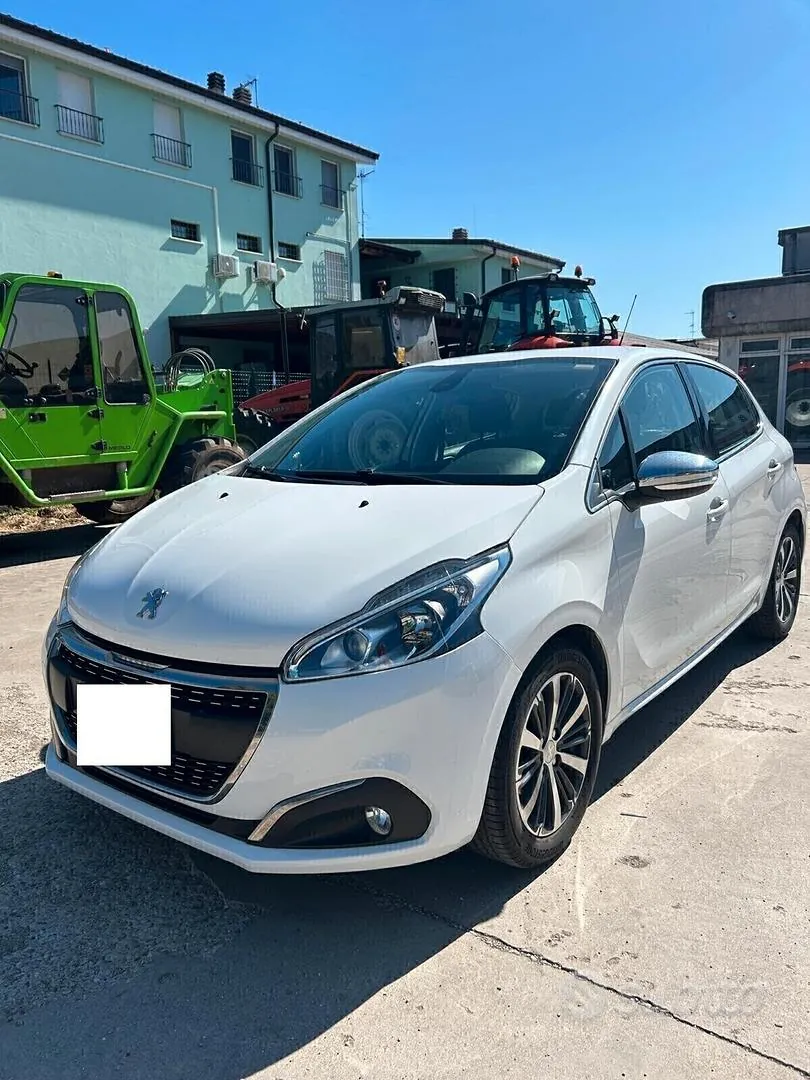 Peugeot 208 2016 photo 2