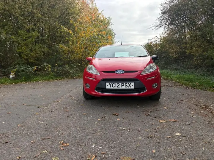Ford Fiesta 2012 photo 2