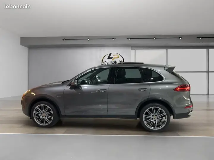 Porsche Cayenne 2015 photo 2
