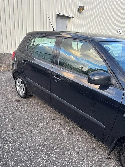 Skoda Fabia 2011 photo 3