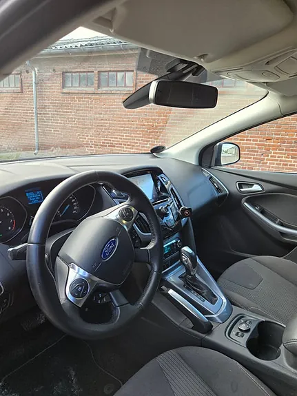 Ford Focus 2012 photo 2