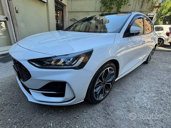 Ford Focus 2024 photo 2