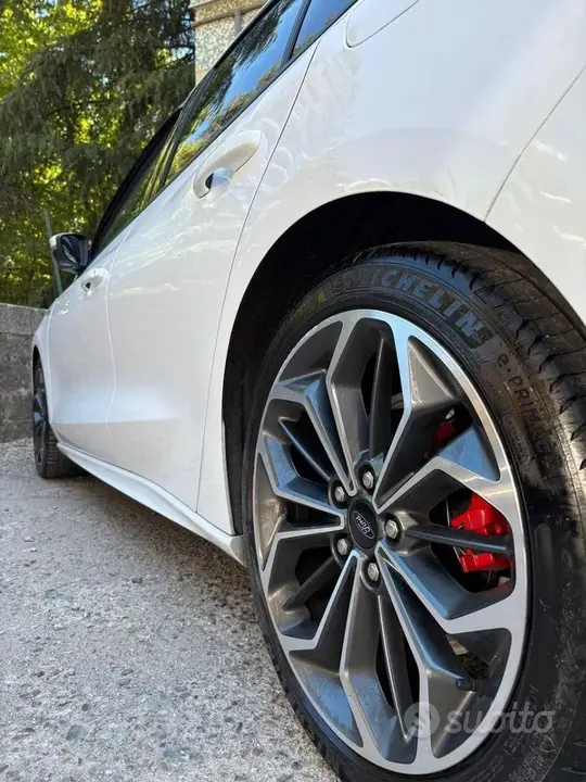 Ford Focus 2024 photo 3