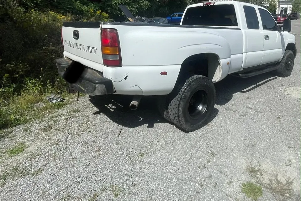 GMC Sierra 3500Hd 2005 photo 2
