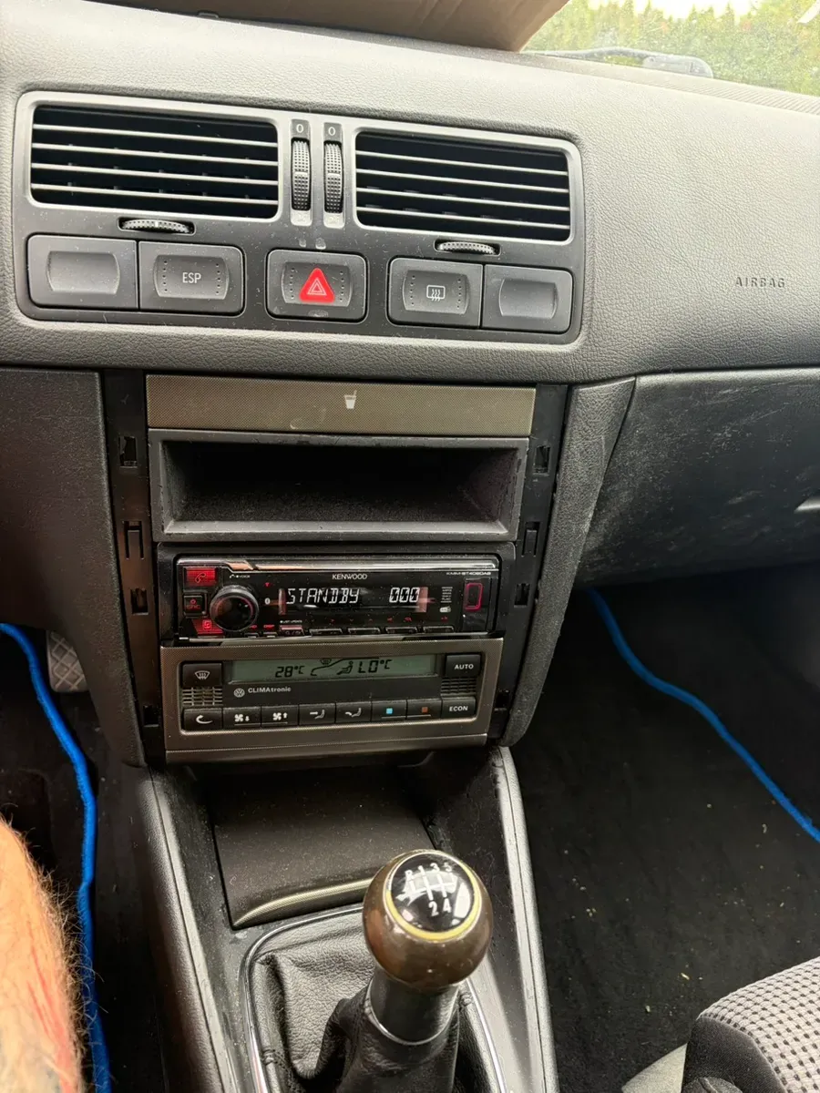 Volkswagen Bora 1999 photo 3