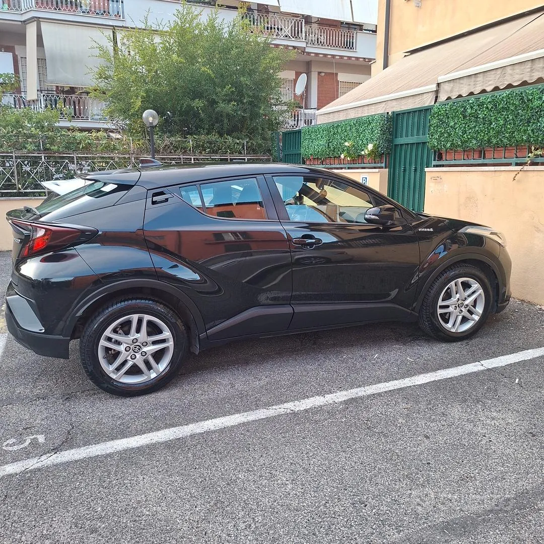 Toyota C-Hr 2020 photo 2