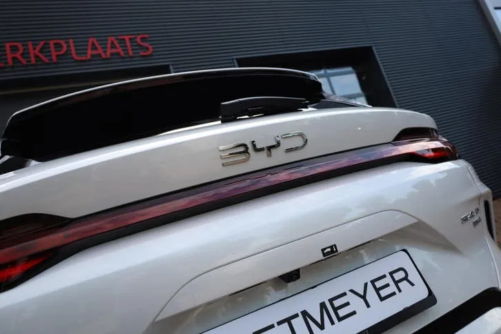 BYD Seal 2026 photo 2