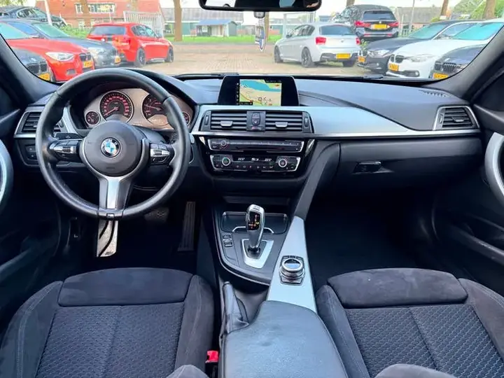 BMW 3 Series 2017 photo 2