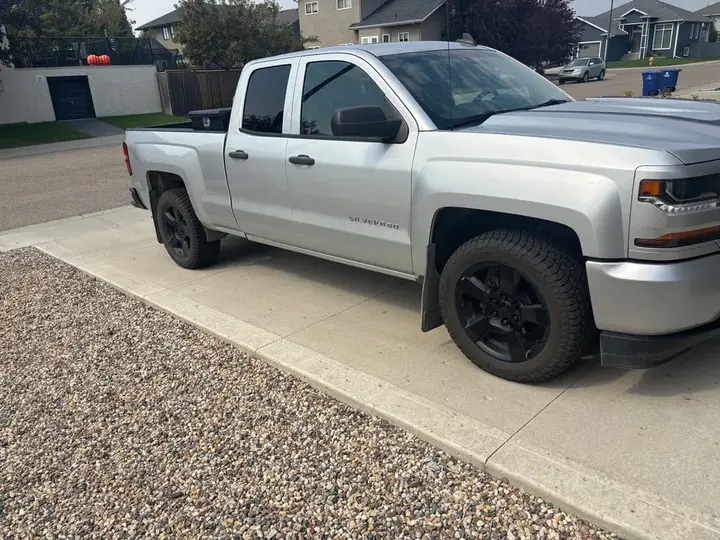 Chevrolet Silverado 2018 photo 3