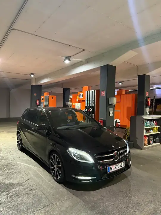 Mercedes-Benz B-Class 2012 photo 2