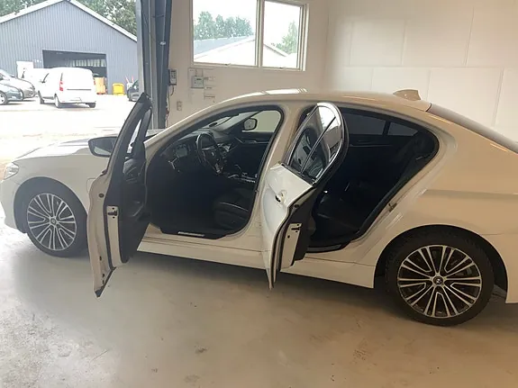 BMW 530E 2018 photo 2