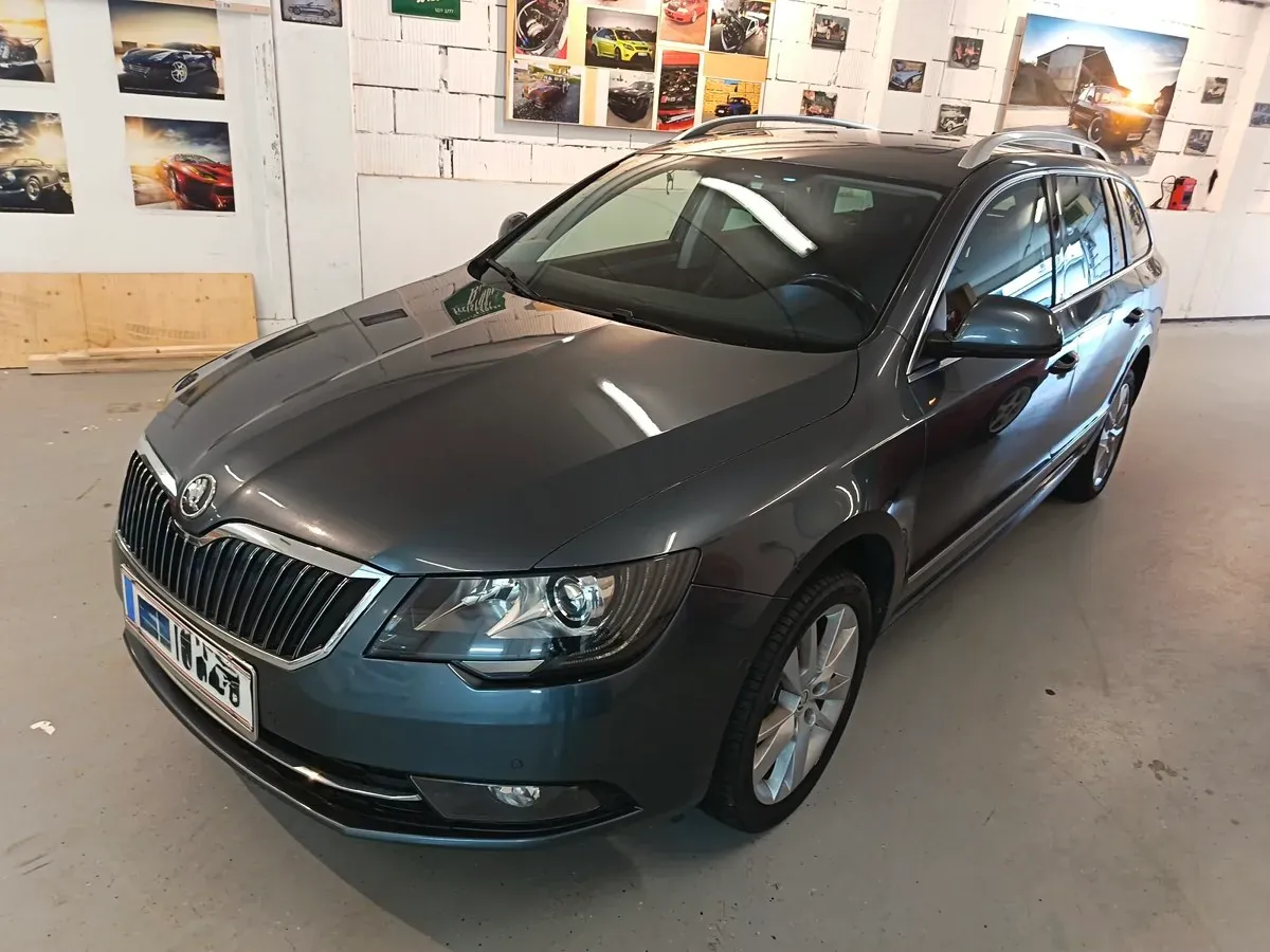 Skoda Superb 2014 photo 2