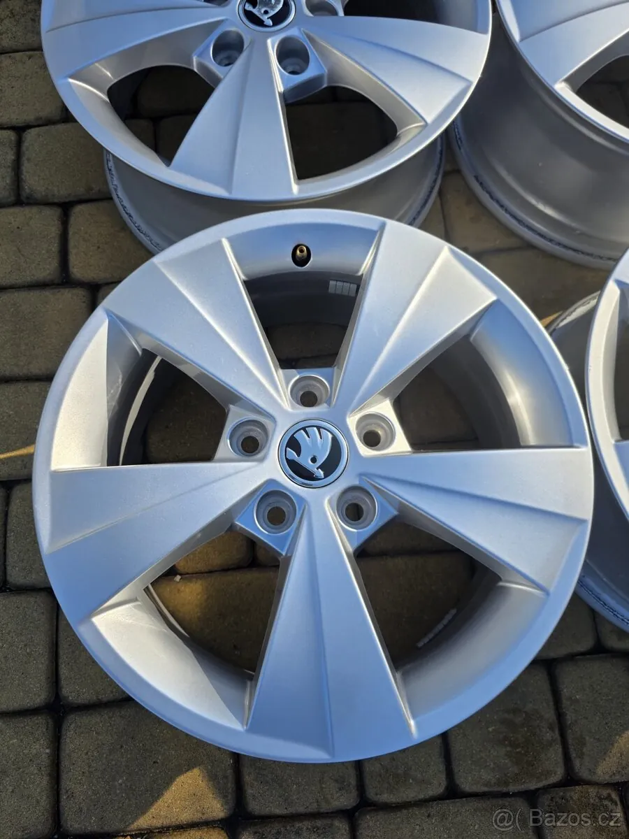 Skoda Octavia photo 2