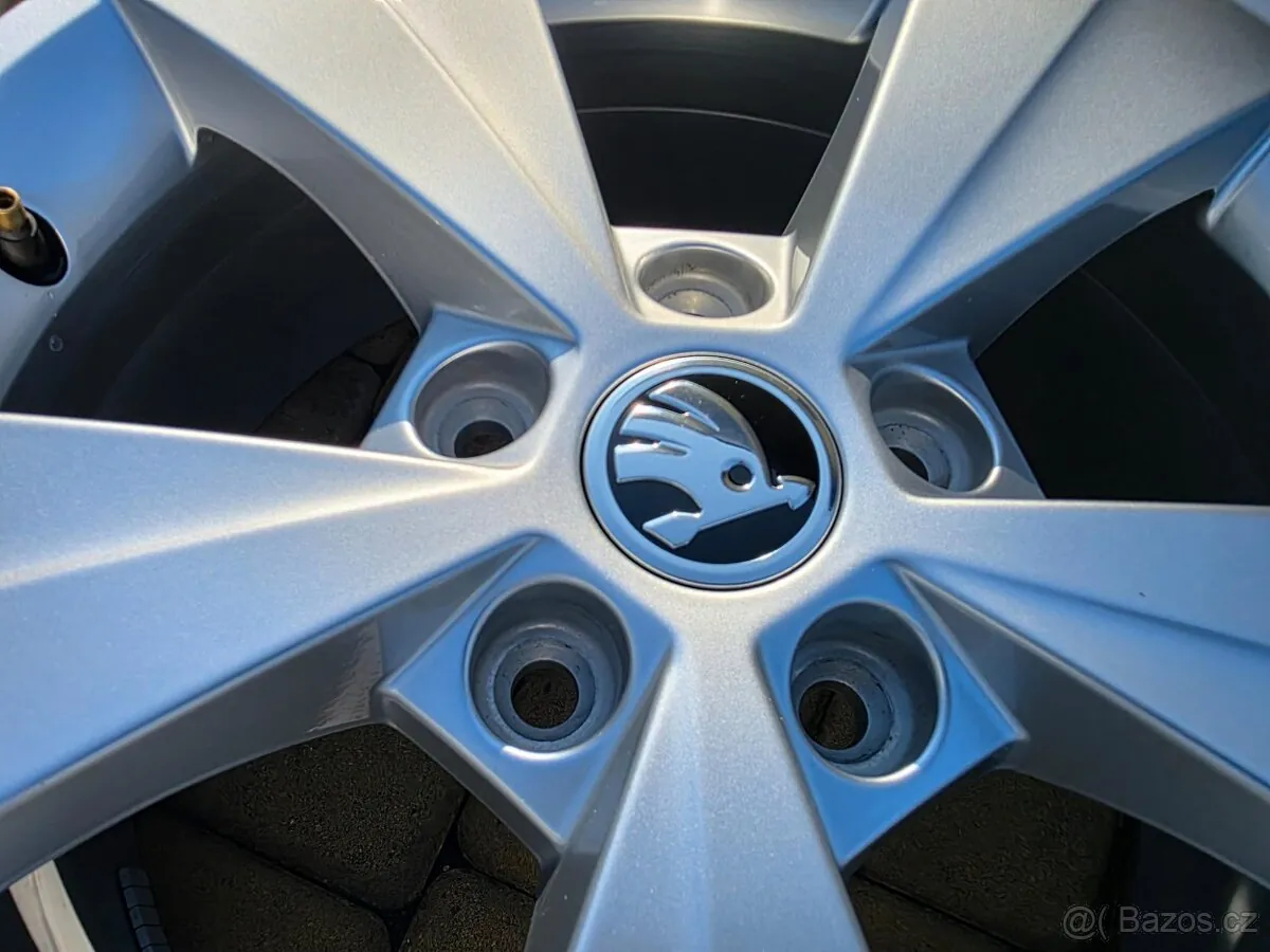 Skoda Octavia photo 3