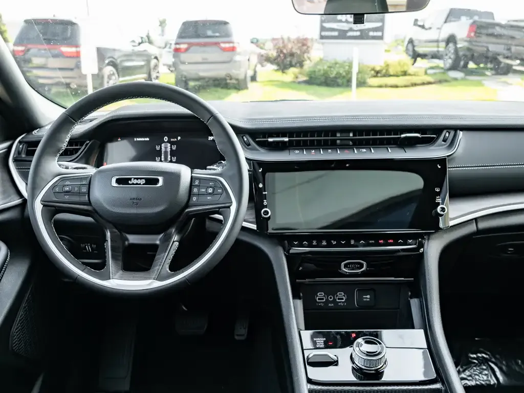 Jeep Grand Cherokee 2026 photo 3