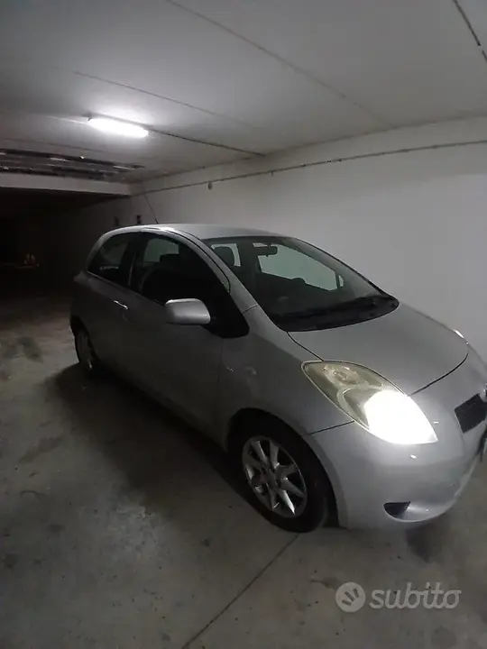 Toyota Yaris 2007 photo 2