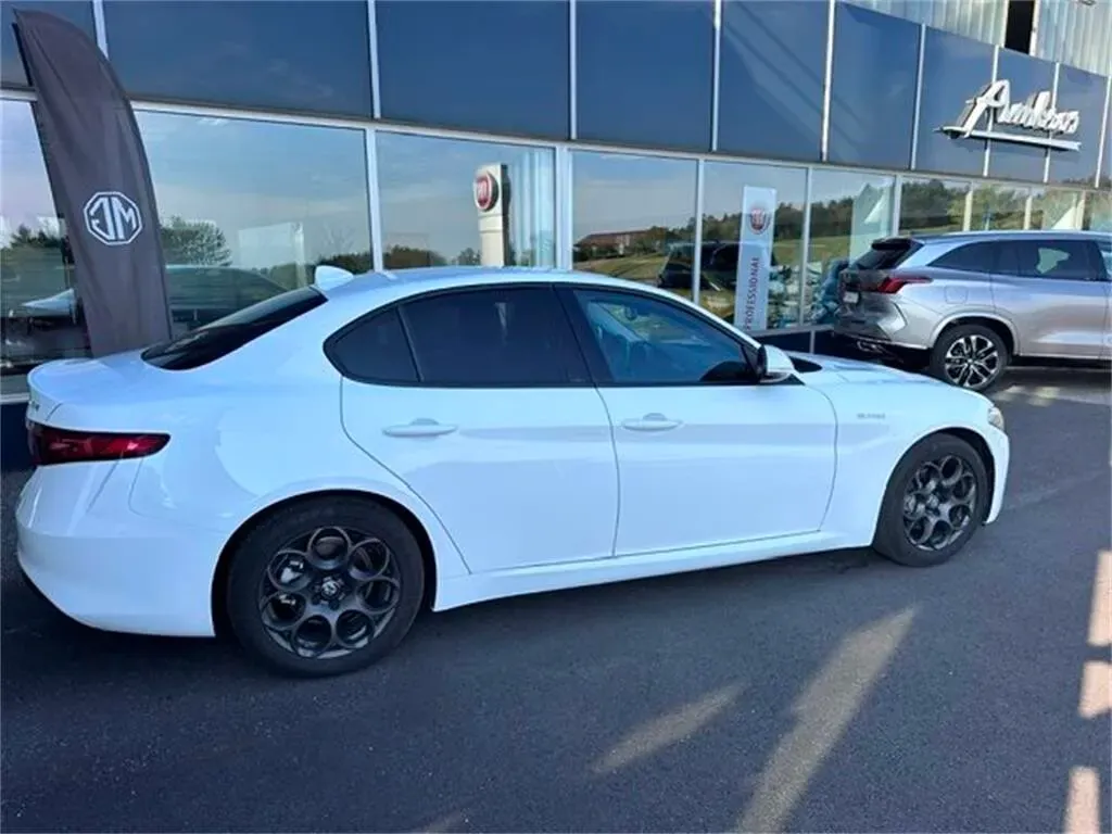 Alfa Romeo Giulia 2020 photo 3