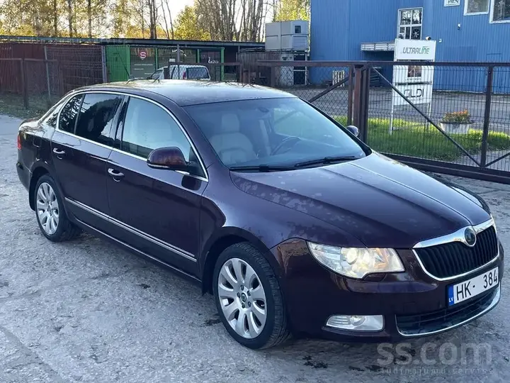 Skoda Superb 2009 photo 2