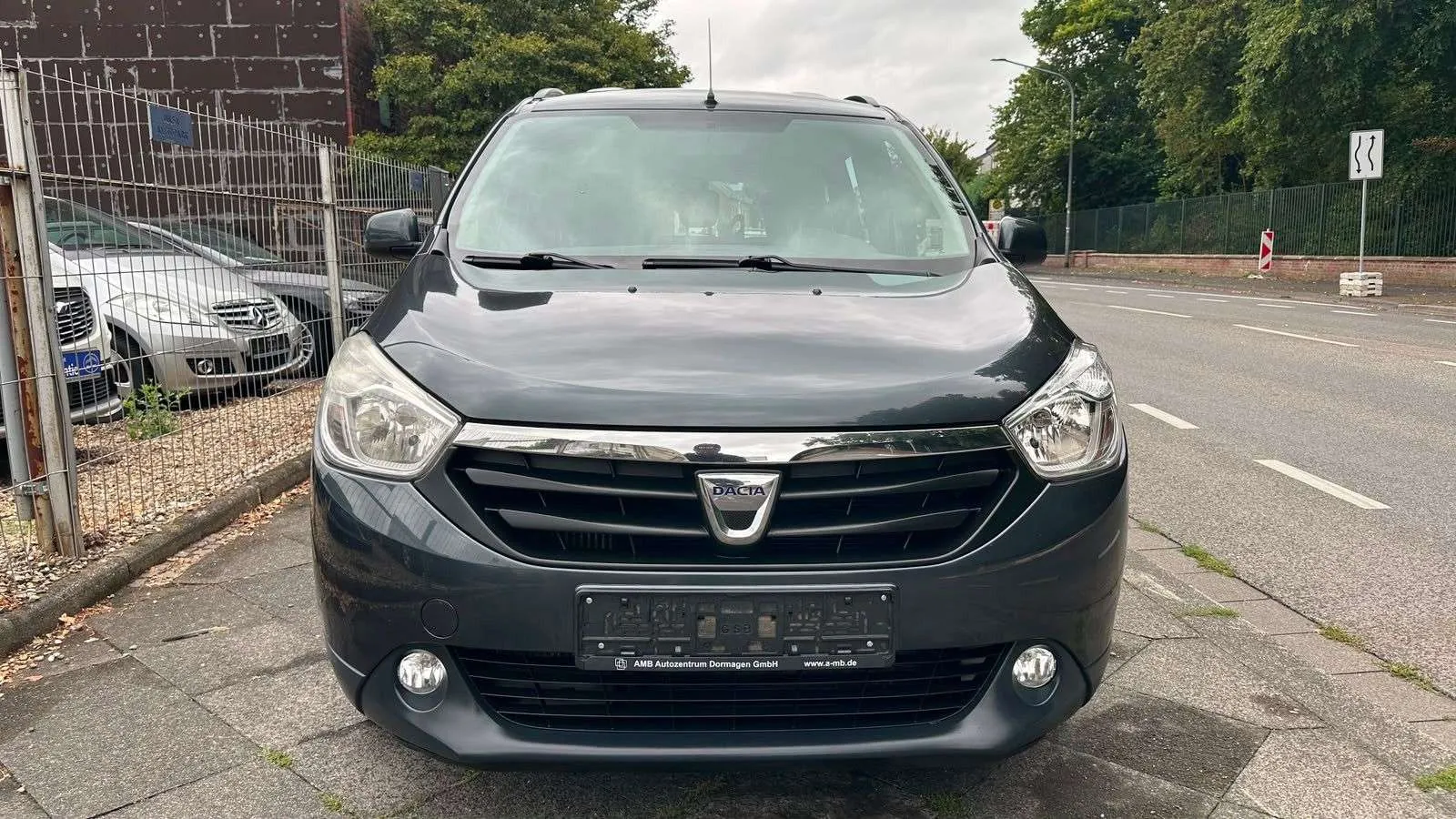Dacia Lodgy 2012 photo 2