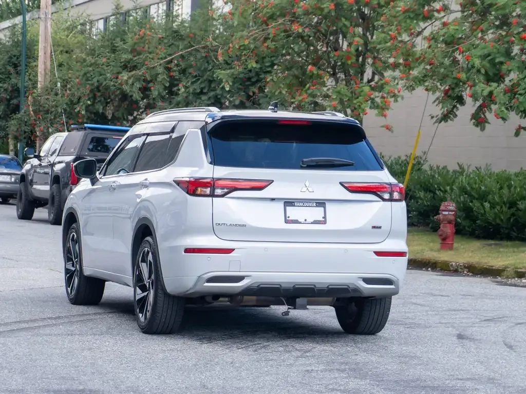 Mitsubishi Outlander 2024 photo 3