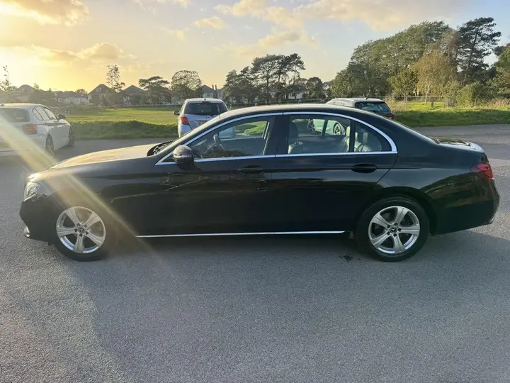 Mercedes-Benz E-Class 2017 photo 4