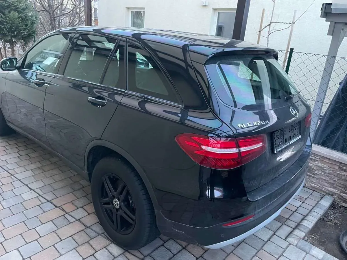 Mercedes-Benz Glc-Class 2018 photo 2