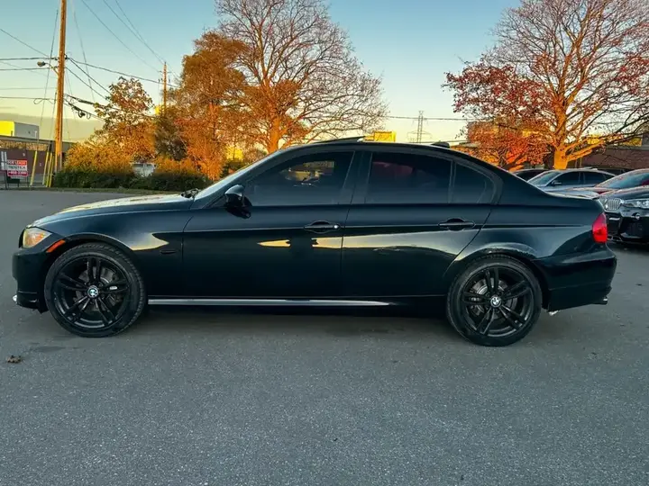 BMW 3 Series 2011 photo 5