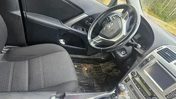 Toyota Avensis 2013 photo 4