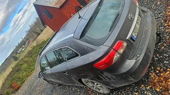 Toyota Avensis 2013 photo 5
