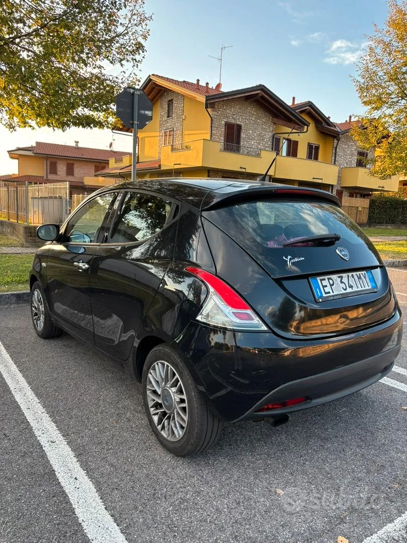 Lancia Ypsilon 2012 photo 2