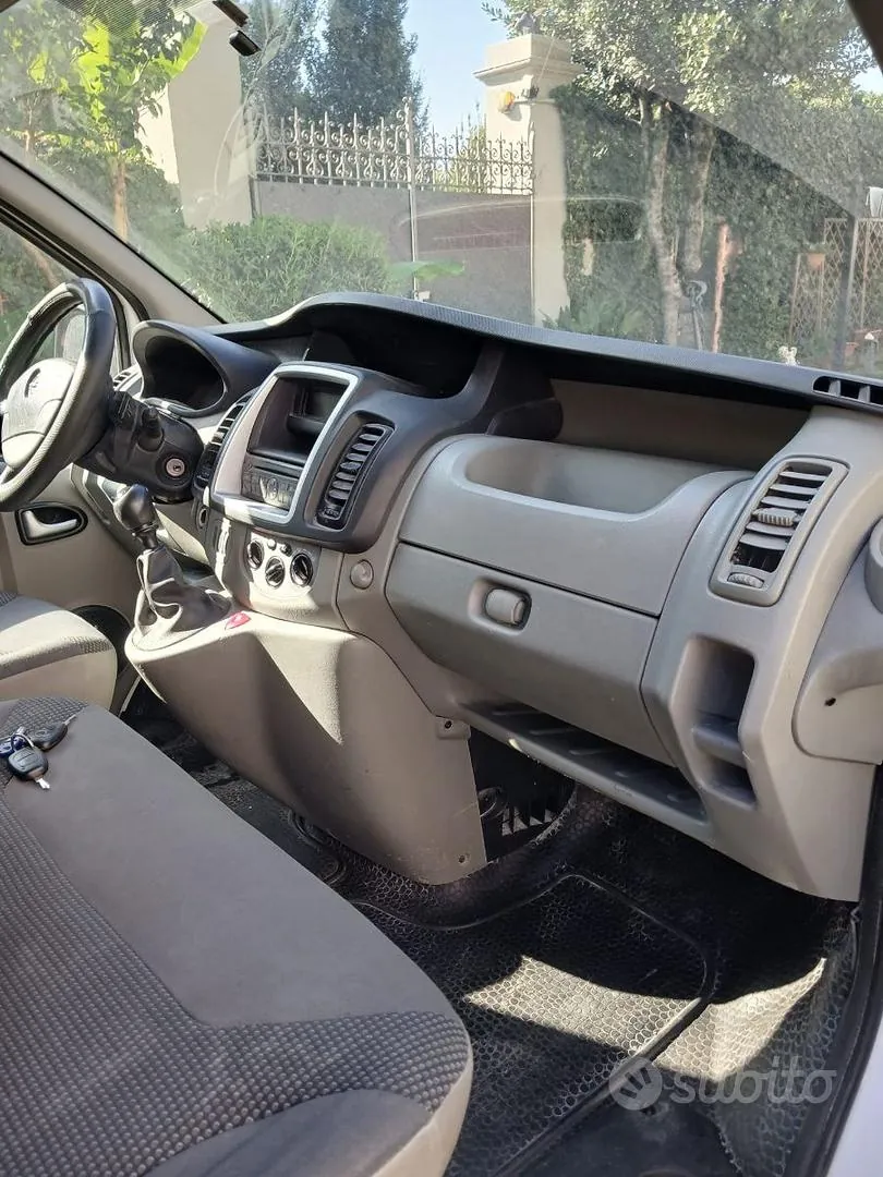 Opel Vivaro 2011 photo 5
